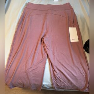 Lululemon yoga pants